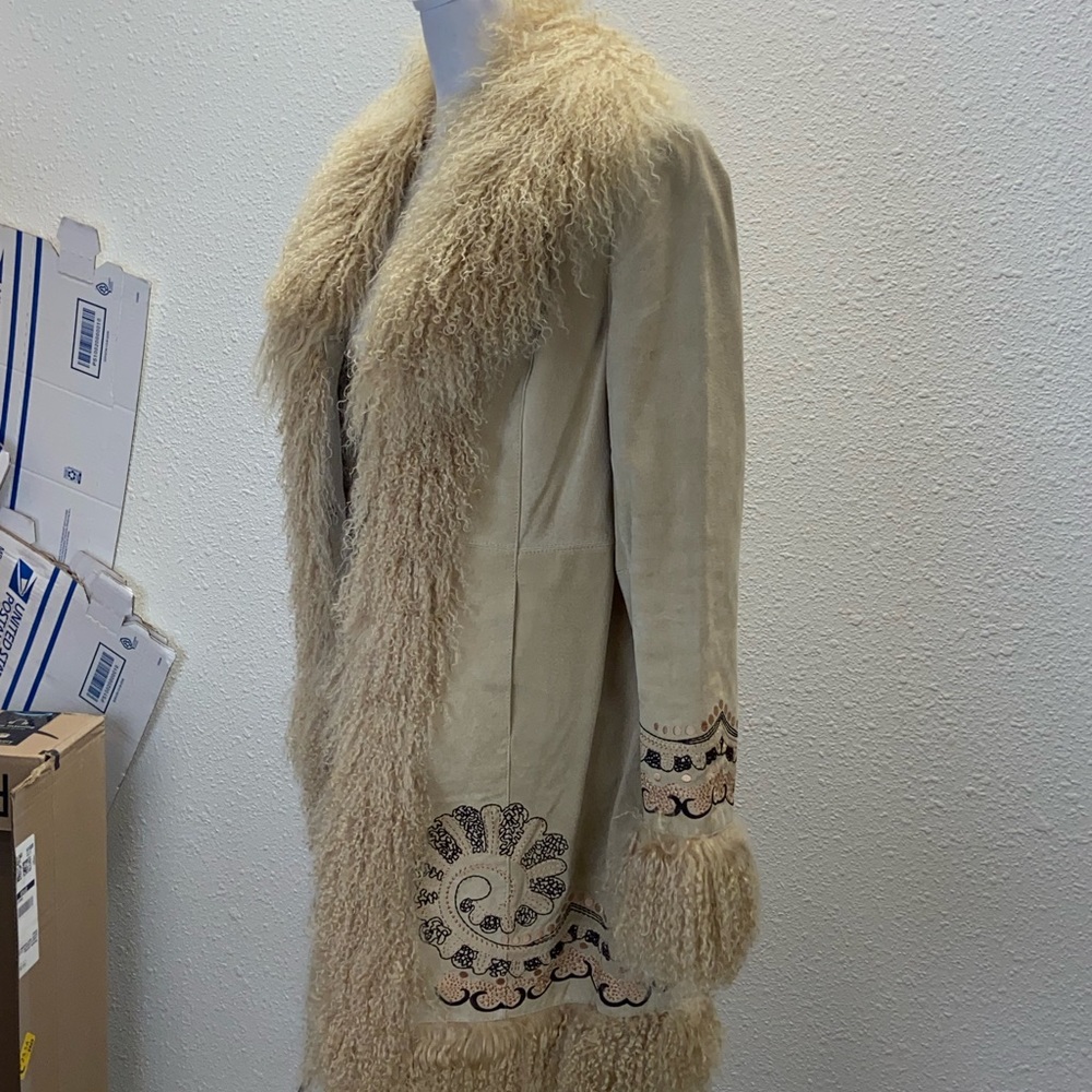 Suede embroidered lamb, hair coat